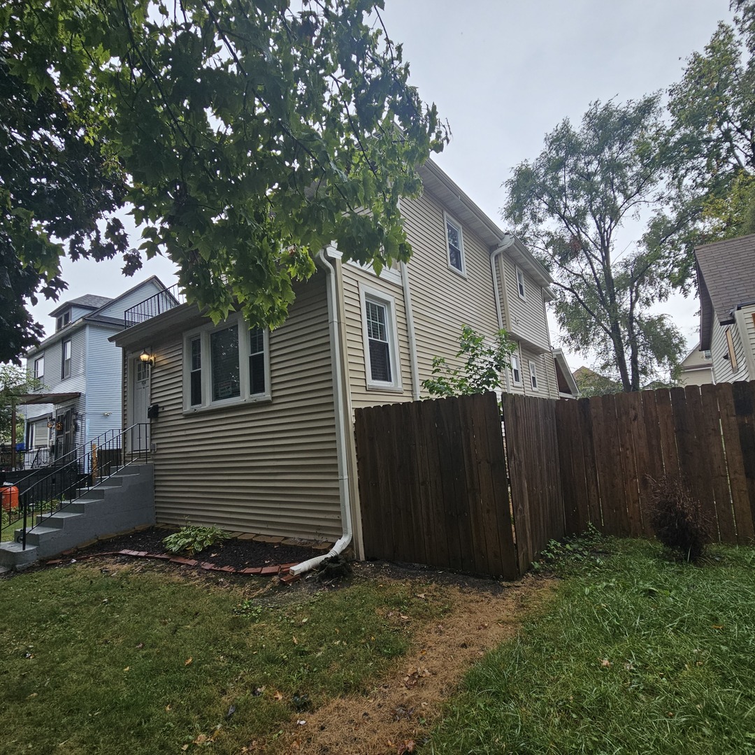 906 S 10th Avenue, Maywood, IL 60153
