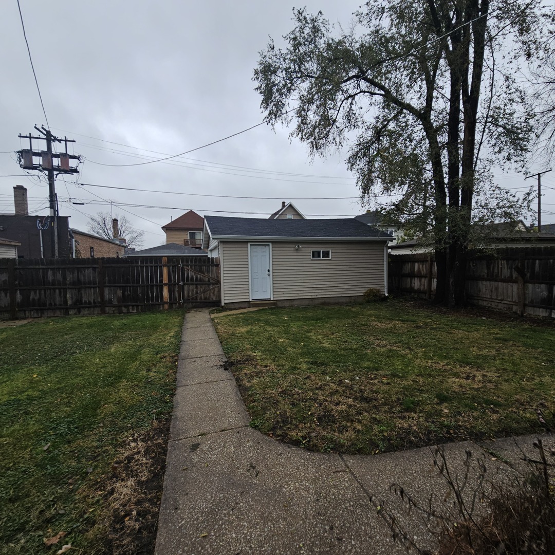 906 S 10th Avenue, Maywood, IL 60153