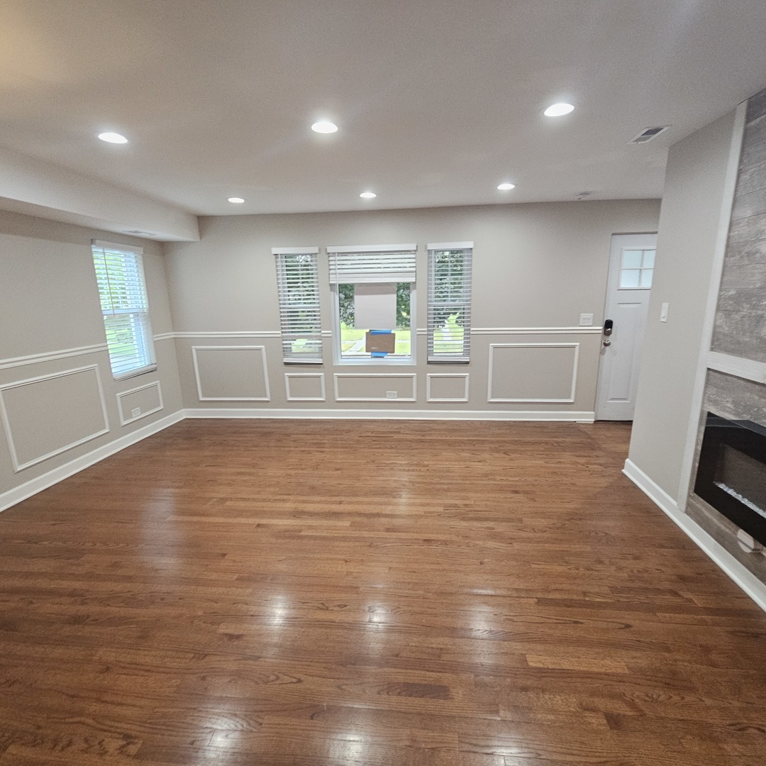 906 S 10th Avenue, Maywood, IL 60153