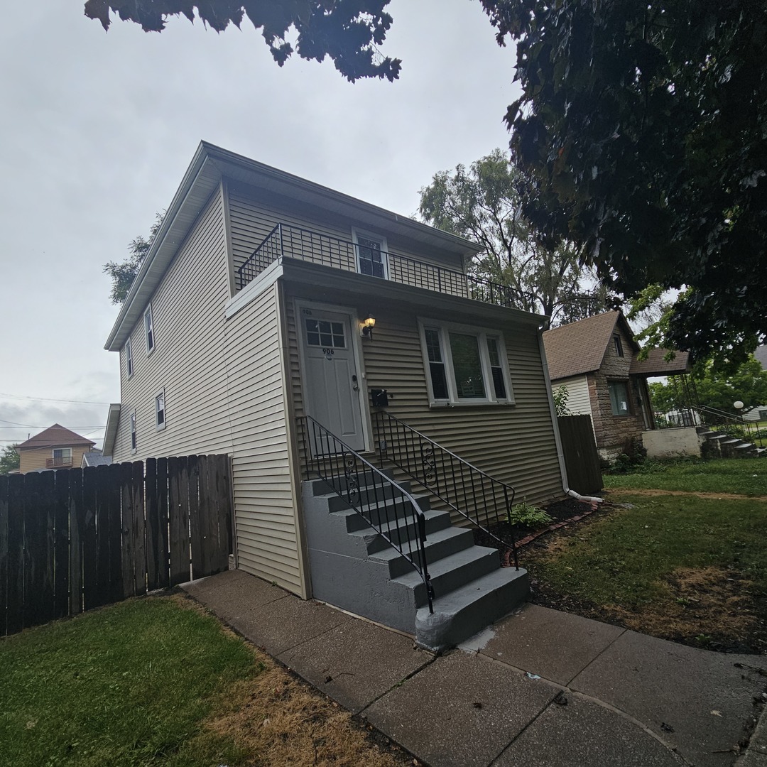 906 S 10th Avenue, Maywood, IL 60153