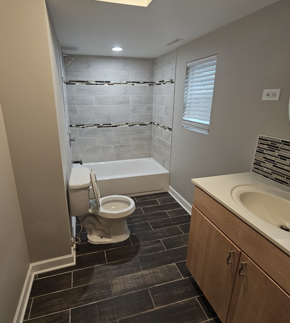 906 S 10th Avenue, Maywood, IL 60153