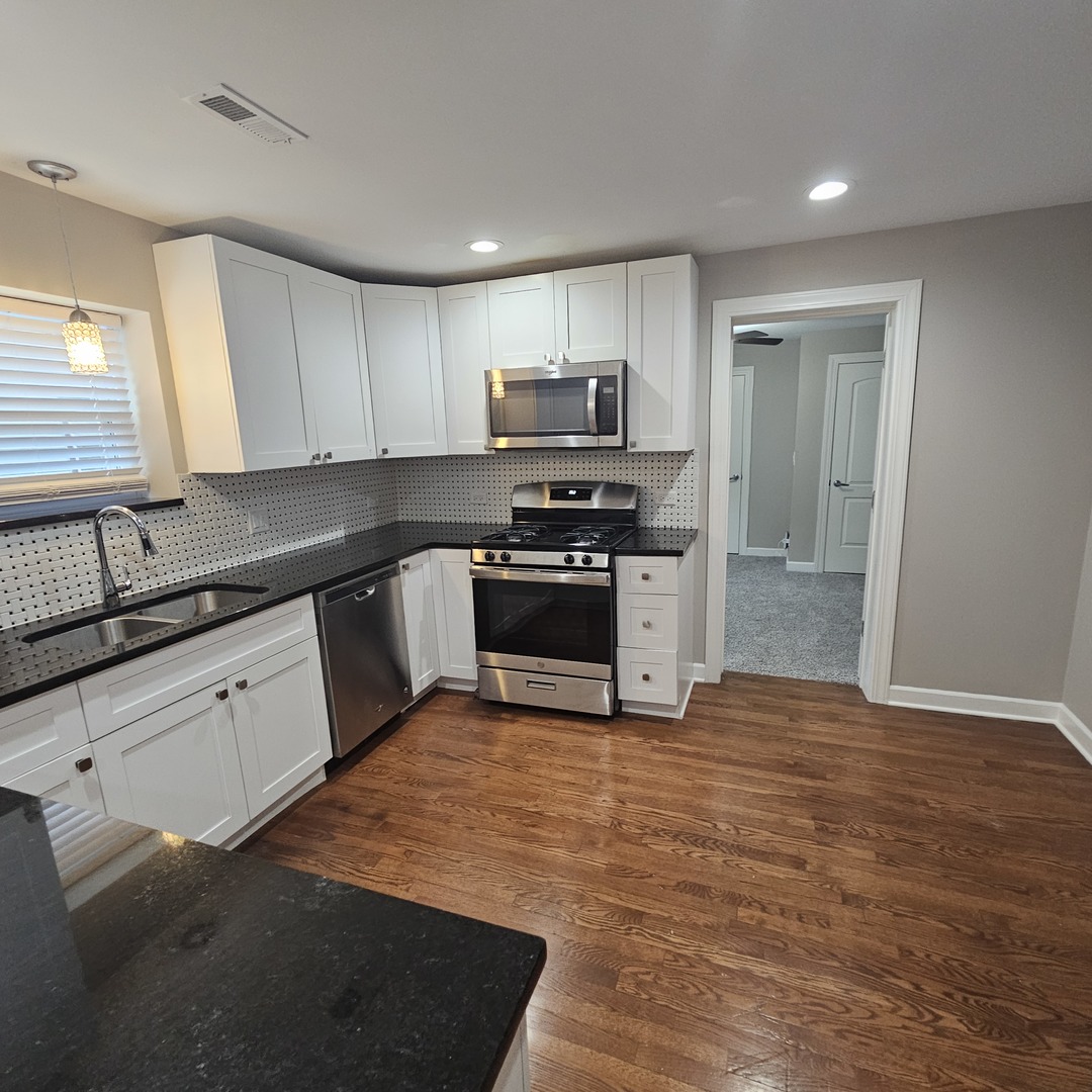 906 S 10th Avenue, Maywood, IL 60153