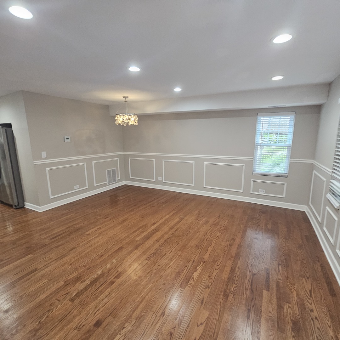 906 S 10th Avenue, Maywood, IL 60153