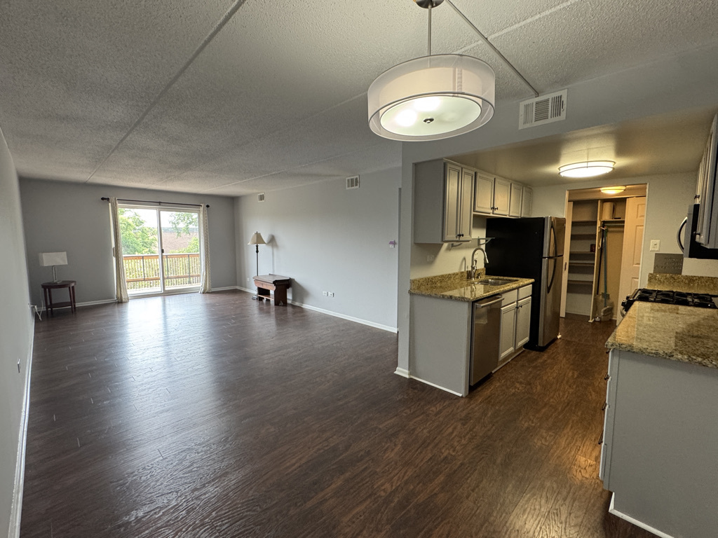 502 Redondo Drive #503, Downers Grove, IL 60516