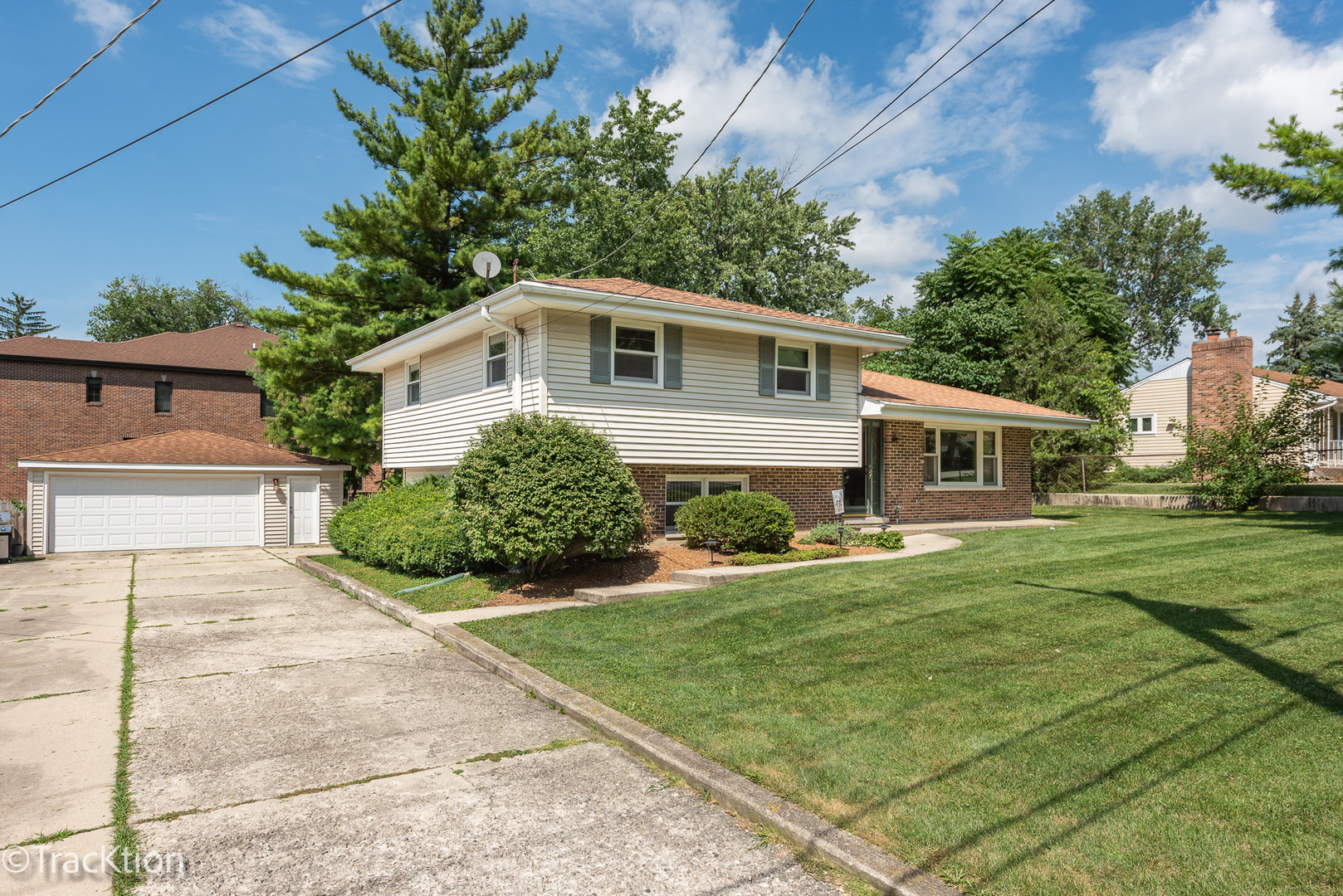 138 W Chicago Avenue, Westmont, IL 60559