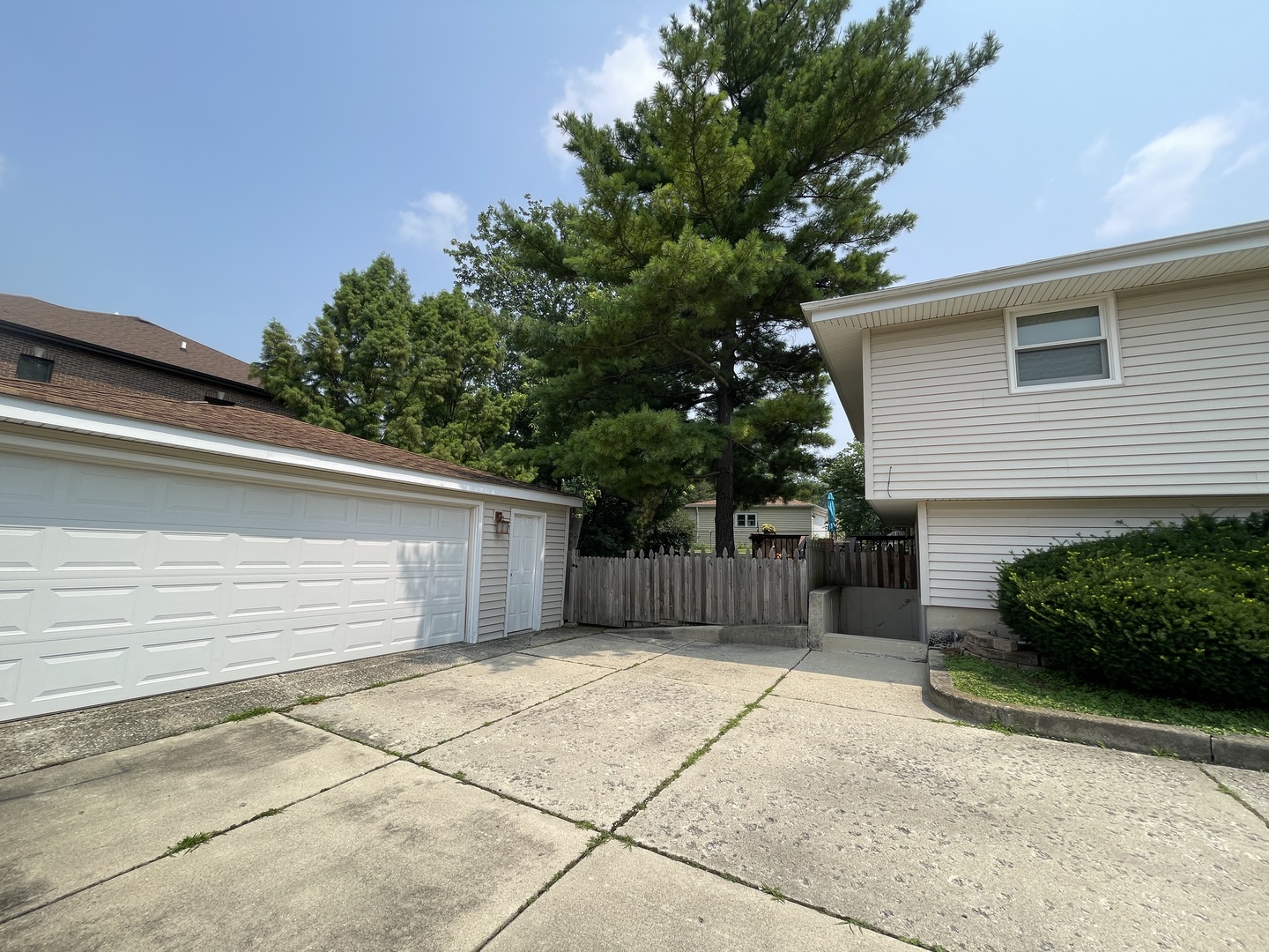 138 W Chicago Avenue, Westmont, IL 60559