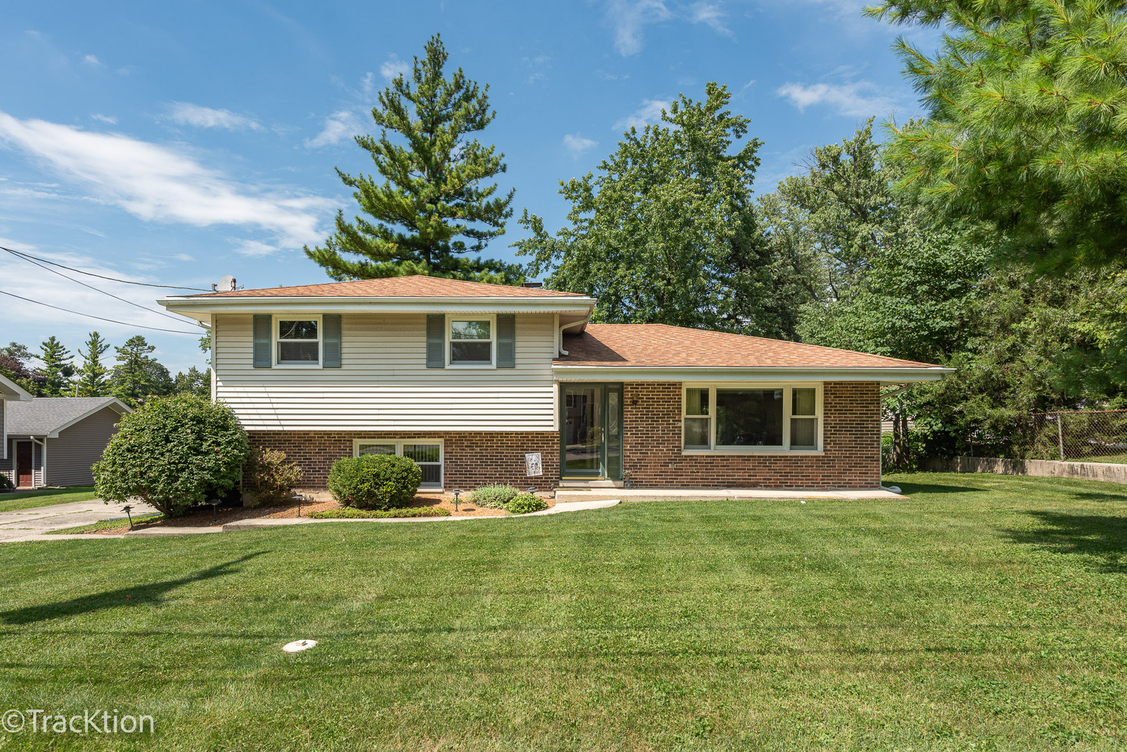 138 W Chicago Avenue, Westmont, IL 60559