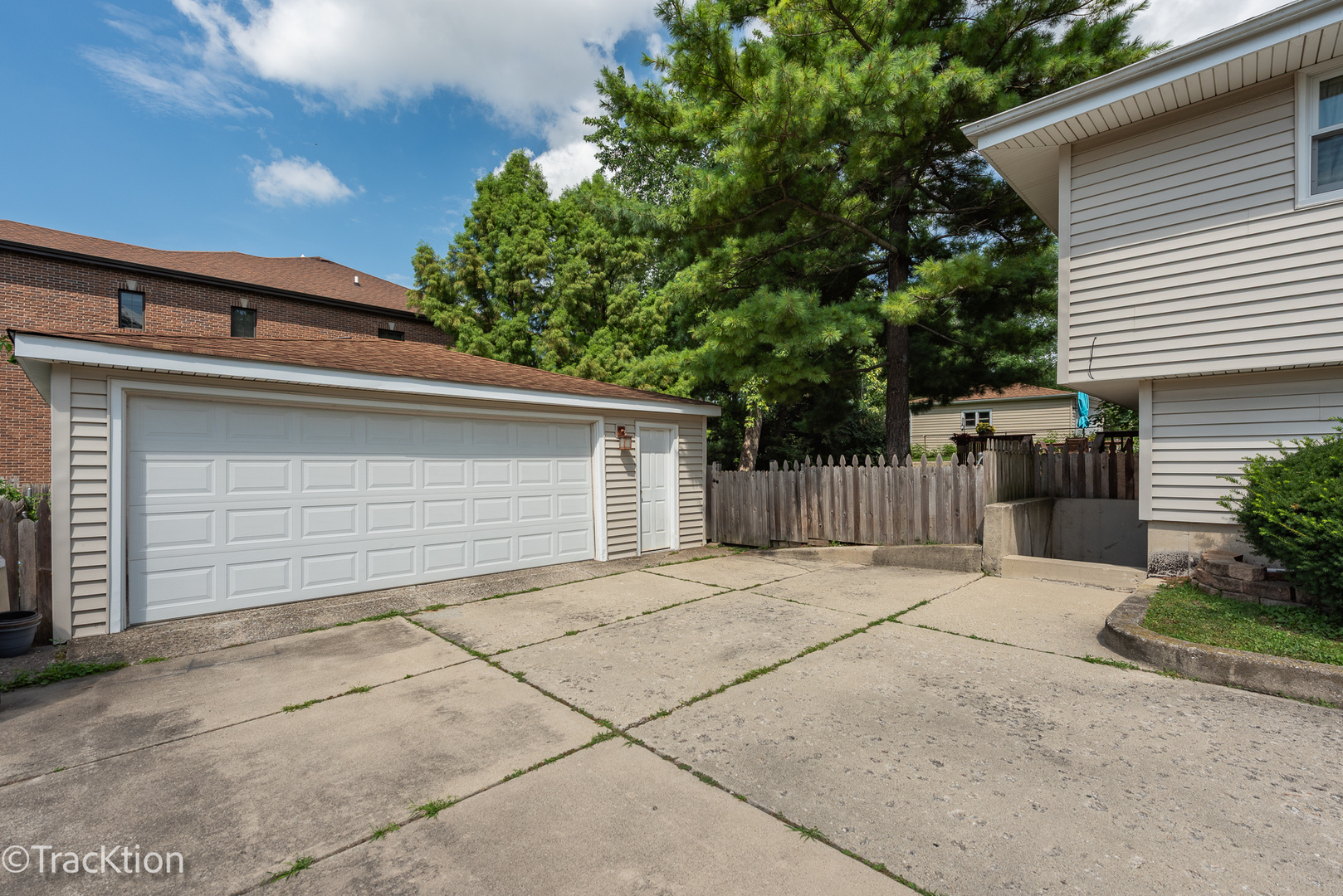138 W Chicago Avenue, Westmont, IL 60559