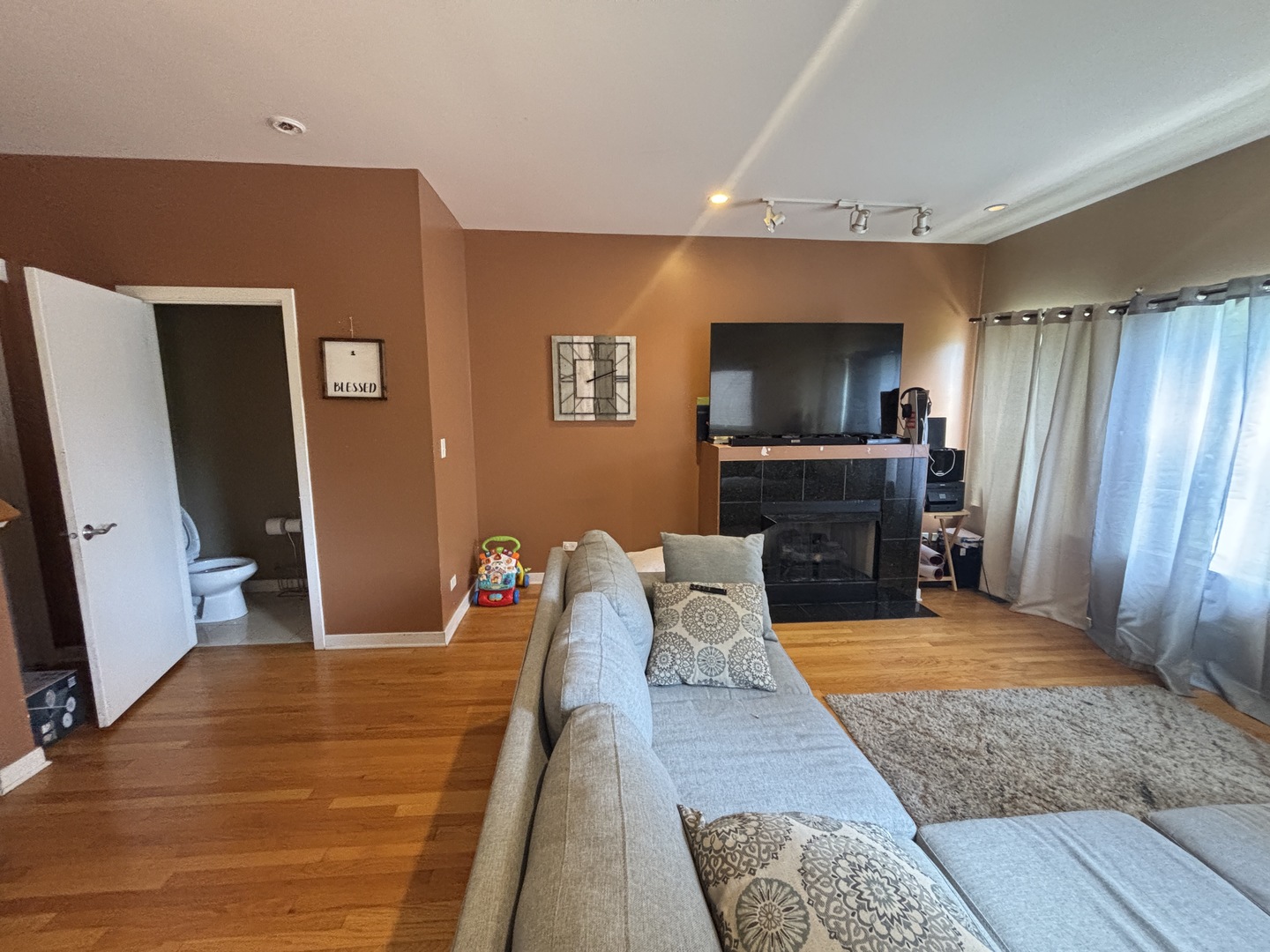 4115 S Maryland Avenue, Chicago, IL 60638