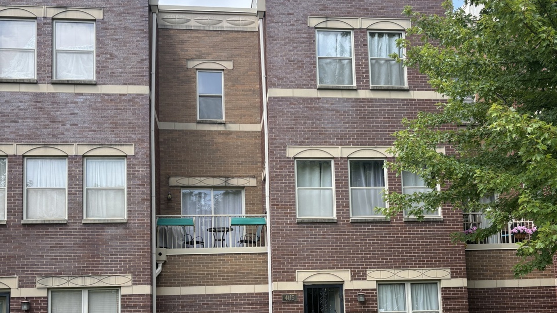 4115 S Maryland Avenue, Chicago, IL 60638