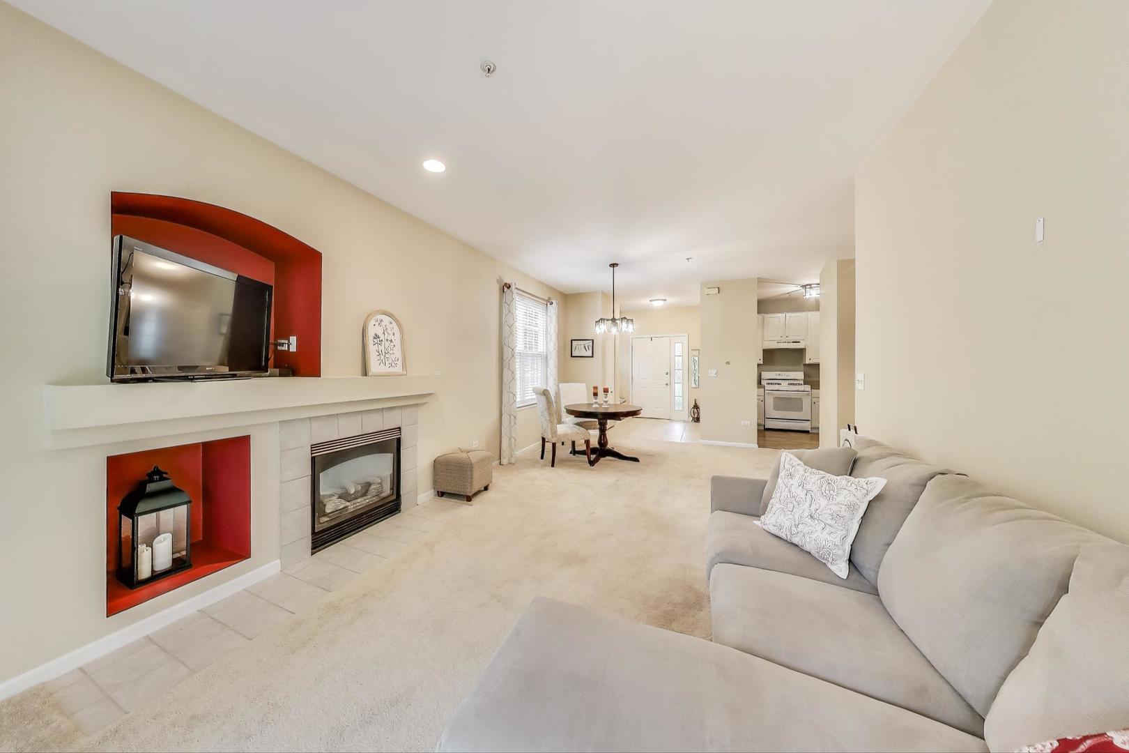 1316 BROOKDALE Drive #1316, Carpentersville, IL 60110