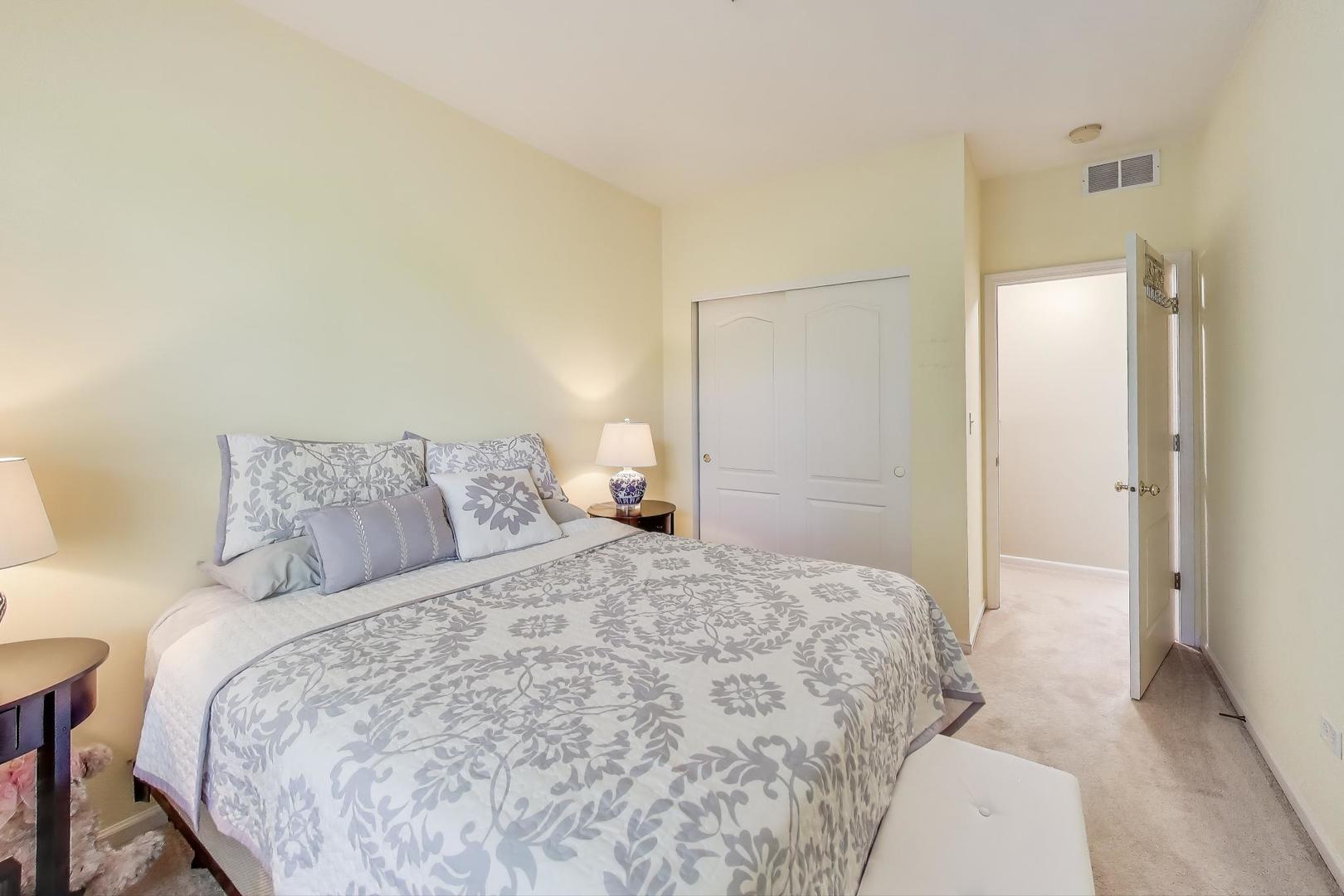 1316 BROOKDALE Drive #1316, Carpentersville, IL 60110