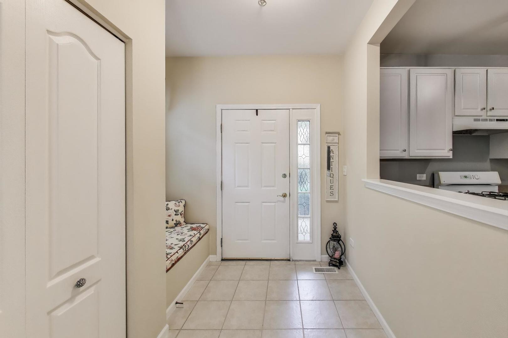 1316 BROOKDALE Drive #1316, Carpentersville, IL 60110