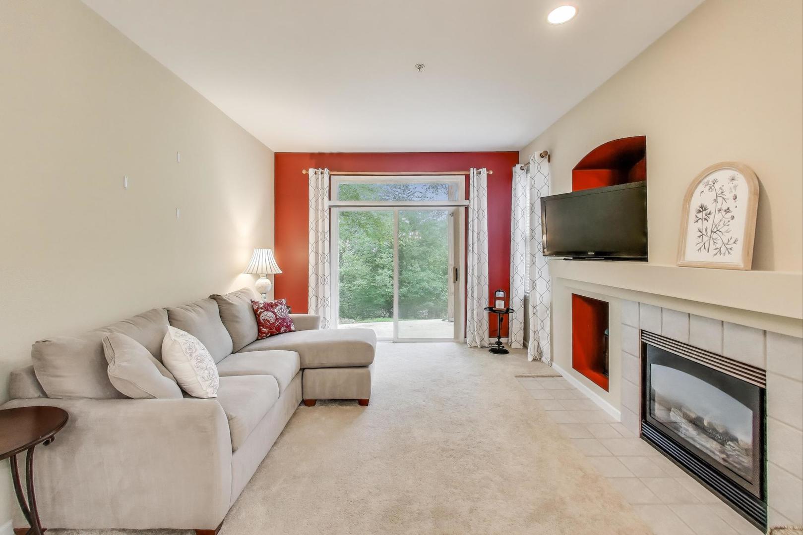1316 BROOKDALE Drive #1316, Carpentersville, IL 60110