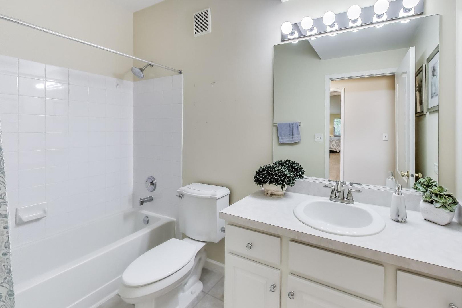 1316 BROOKDALE Drive #1316, Carpentersville, IL 60110