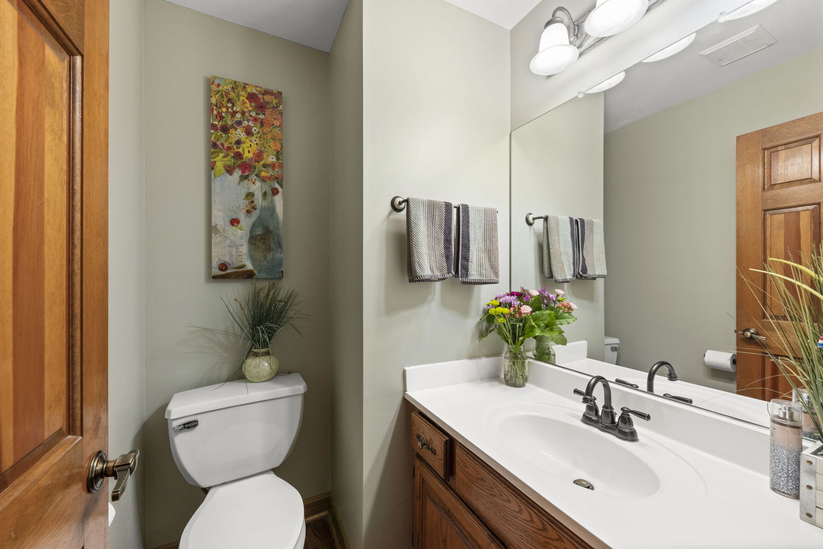 28W041 Greenview Avenue, Warrenville, IL 60555