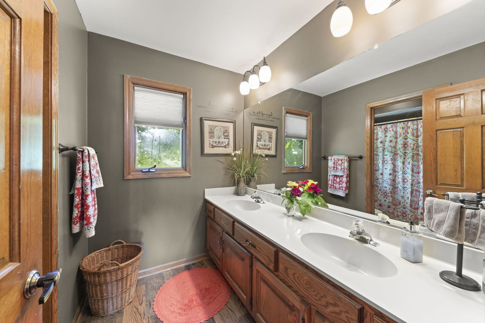 28W041 Greenview Avenue, Warrenville, IL 60555