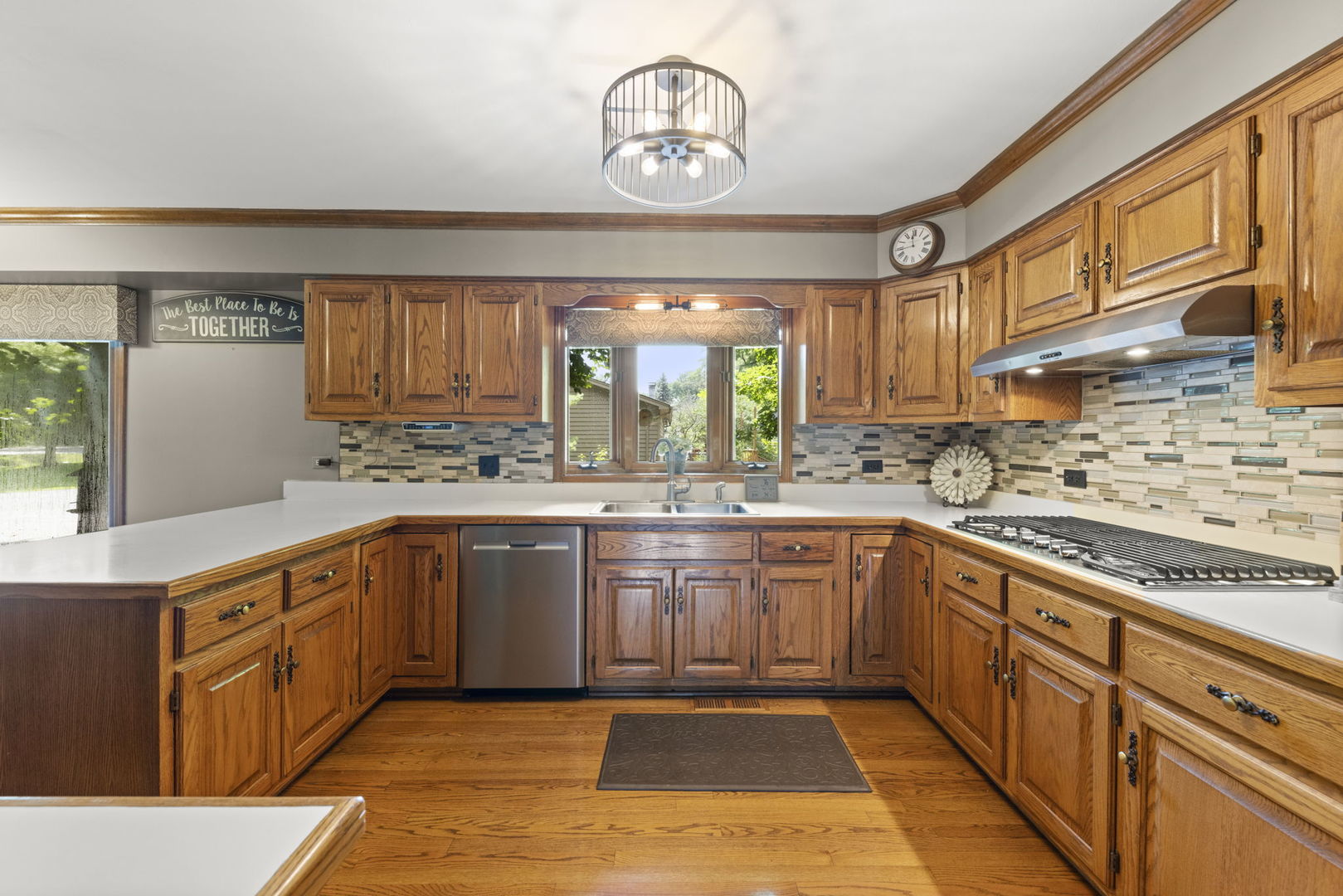 28W041 Greenview Avenue, Warrenville, IL 60555