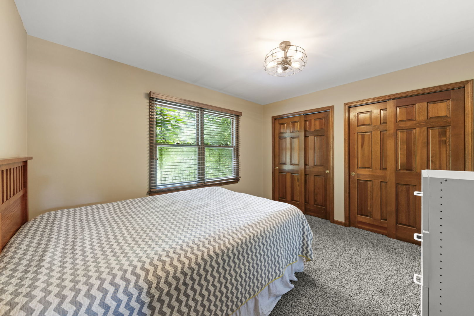 28W041 Greenview Avenue, Warrenville, IL 60555