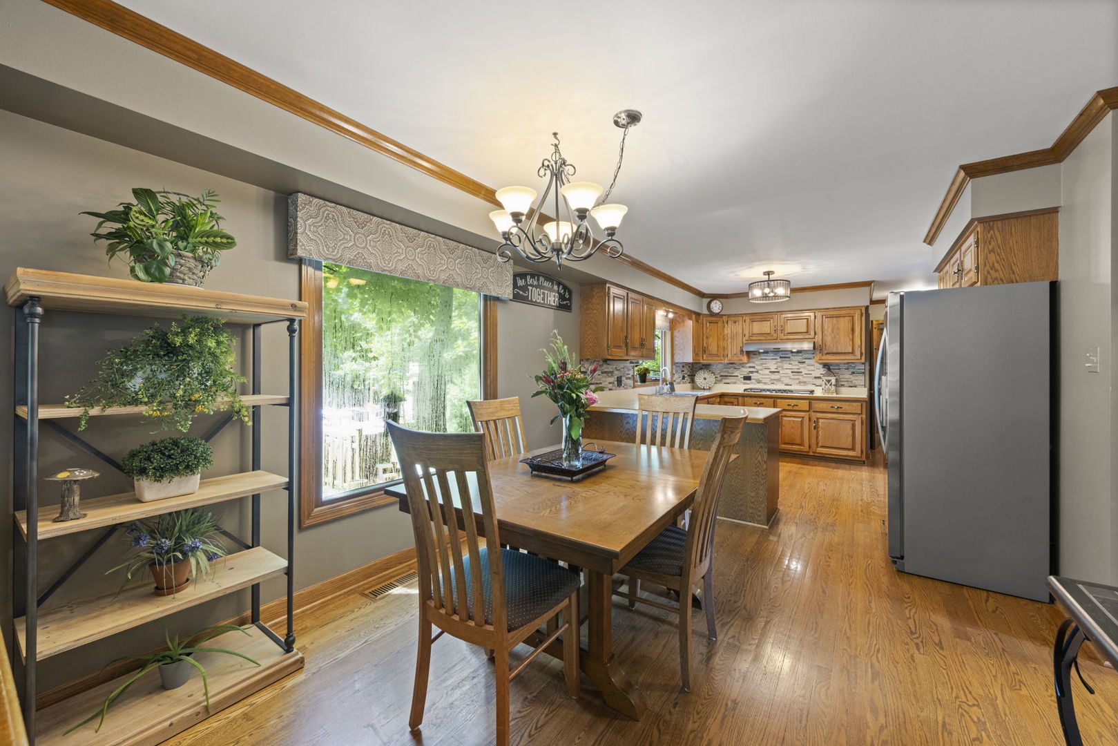 28W041 Greenview Avenue, Warrenville, IL 60555