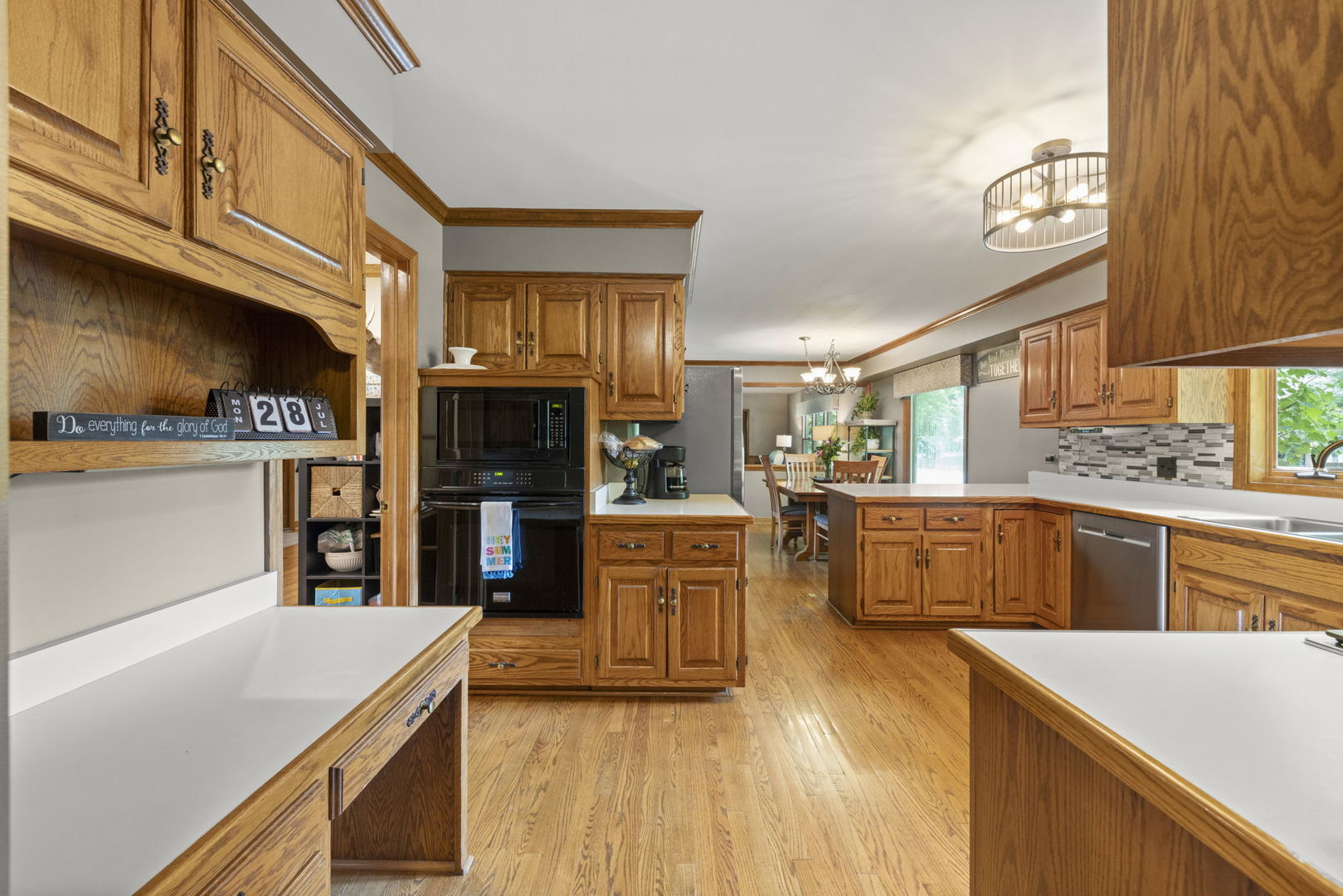 28W041 Greenview Avenue, Warrenville, IL 60555