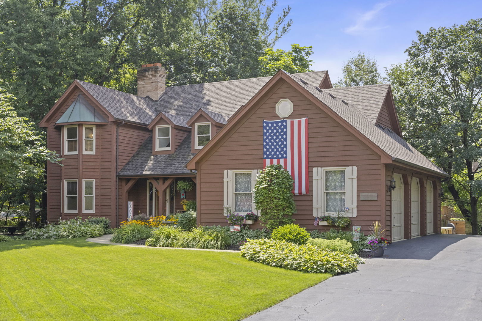 28W041 Greenview Avenue, Warrenville, IL 60555