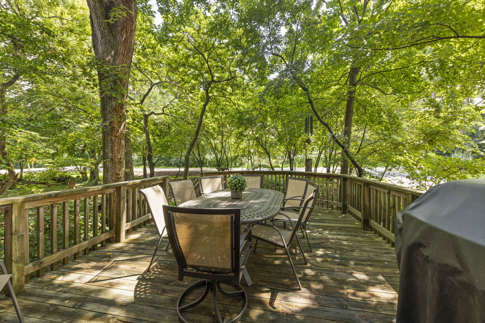 28W041 Greenview Avenue, Warrenville, IL 60555