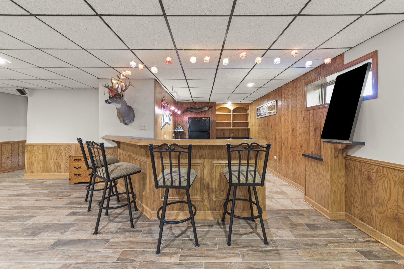 28W041 Greenview Avenue, Warrenville, IL 60555