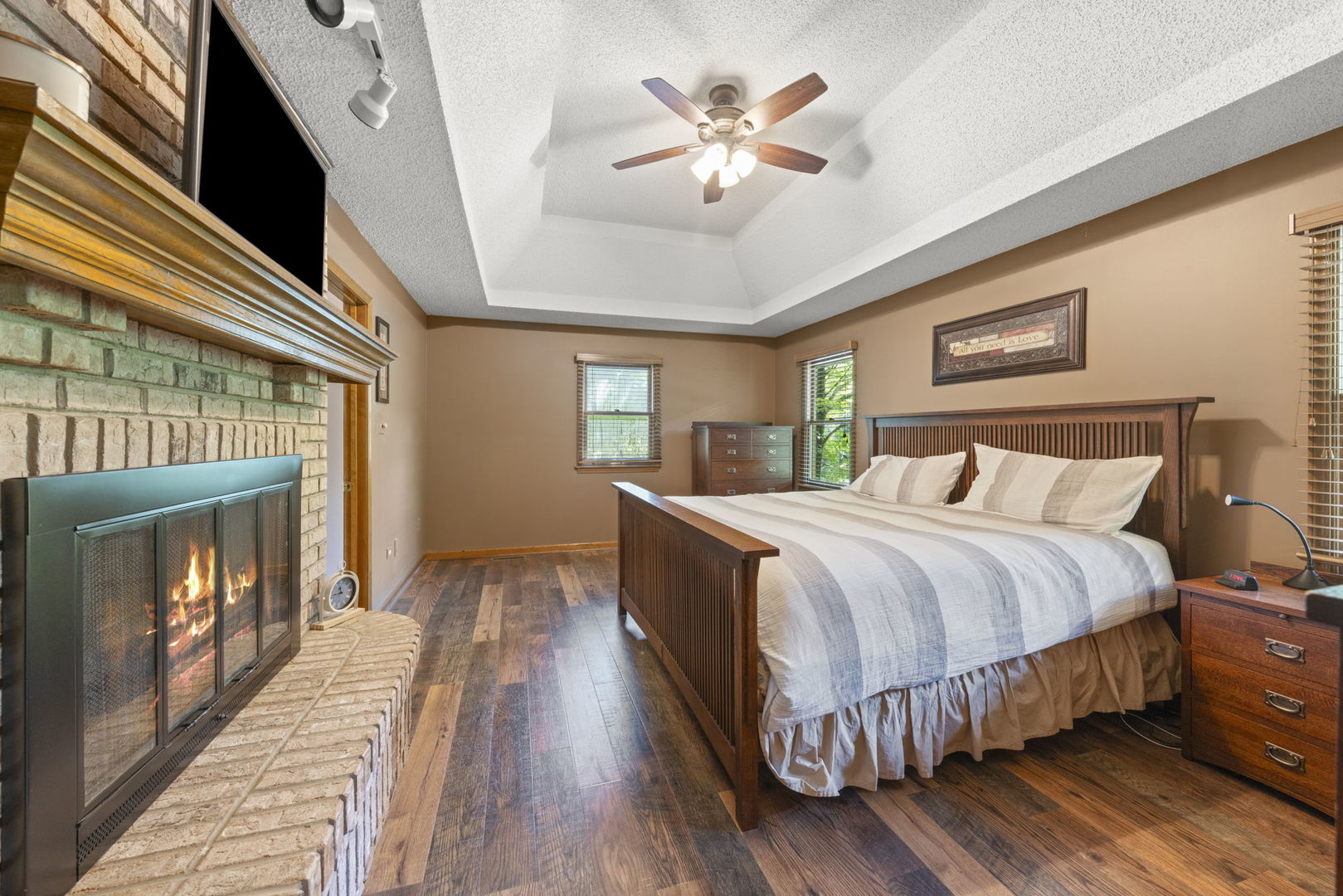 28W041 Greenview Avenue, Warrenville, IL 60555