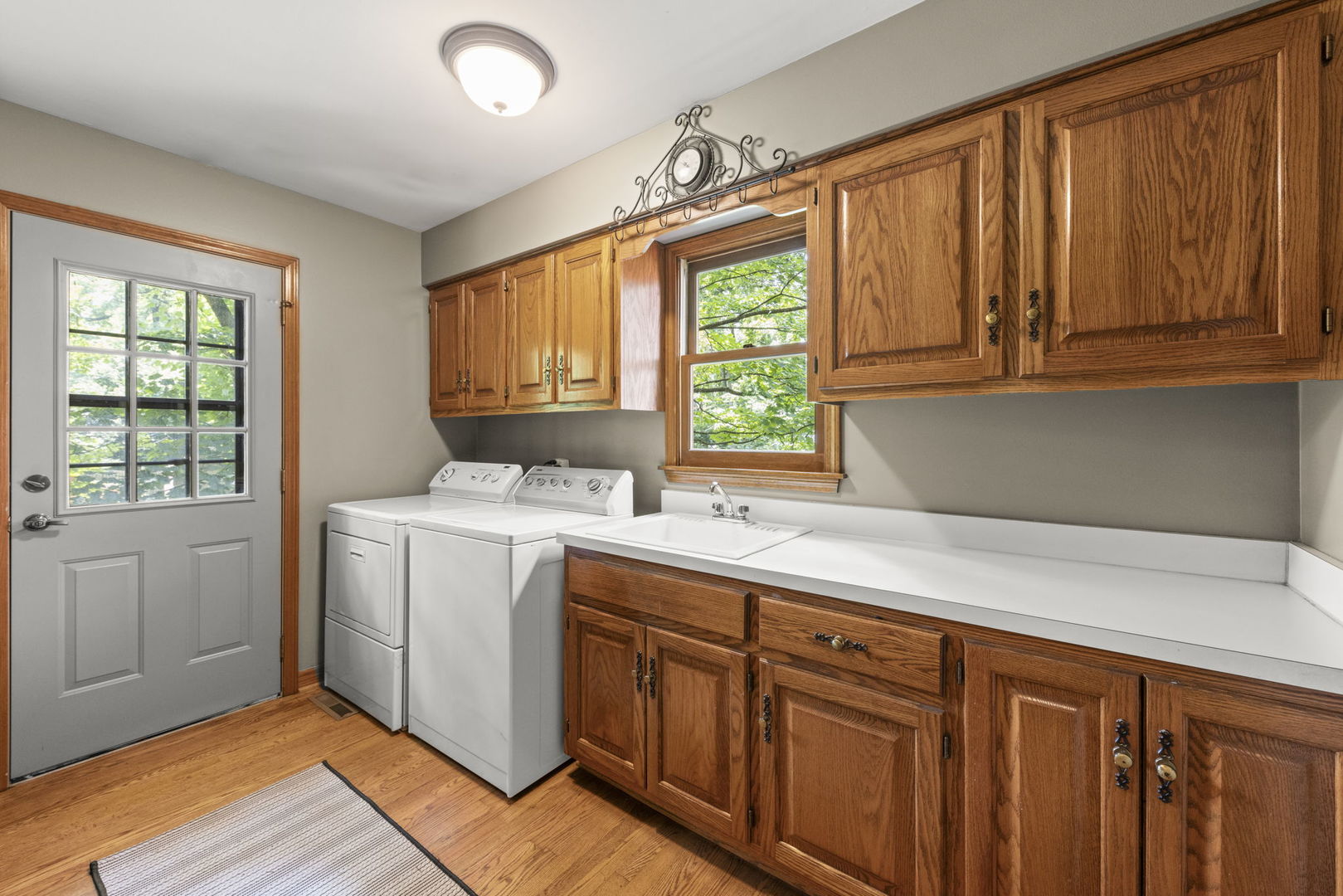 28W041 Greenview Avenue, Warrenville, IL 60555