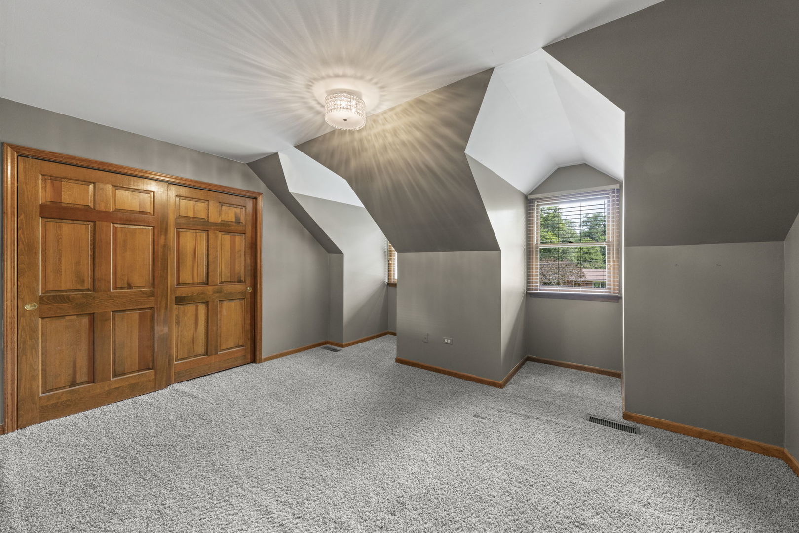 28W041 Greenview Avenue, Warrenville, IL 60555