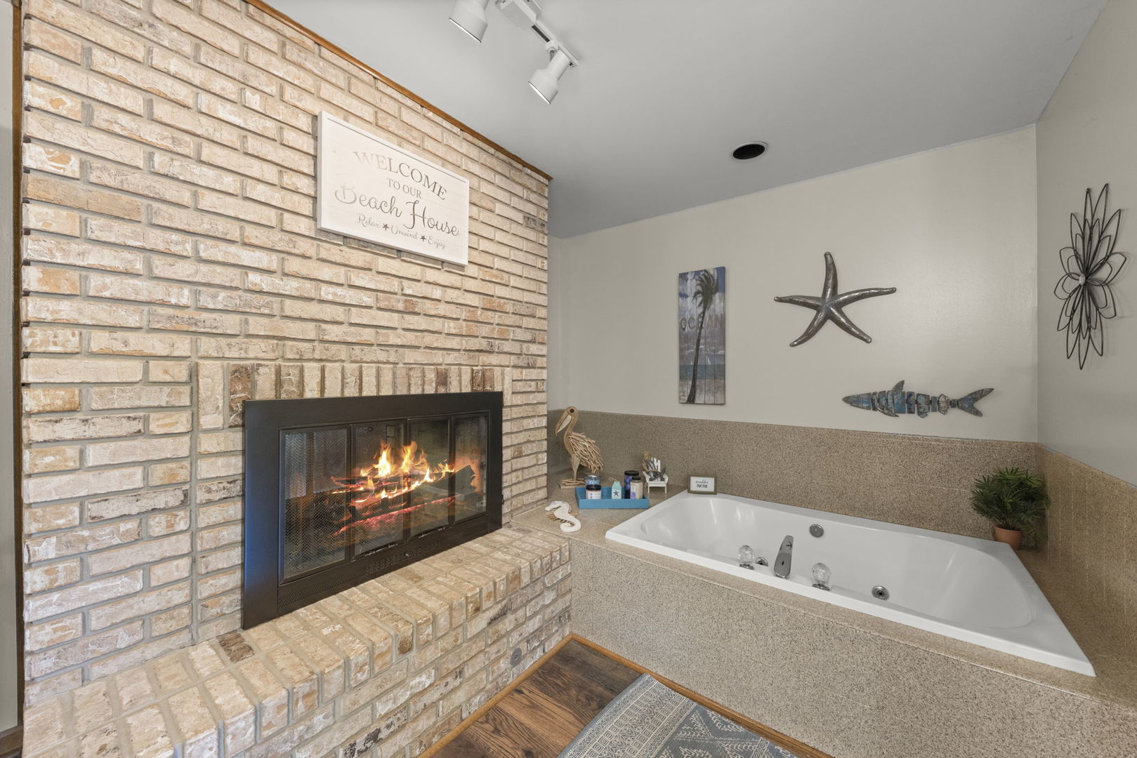28W041 Greenview Avenue, Warrenville, IL 60555