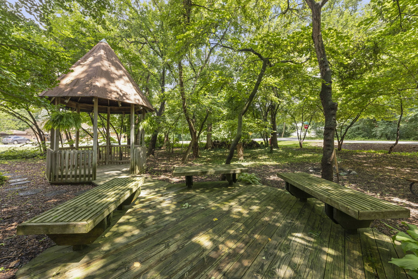 28W041 Greenview Avenue, Warrenville, IL 60555