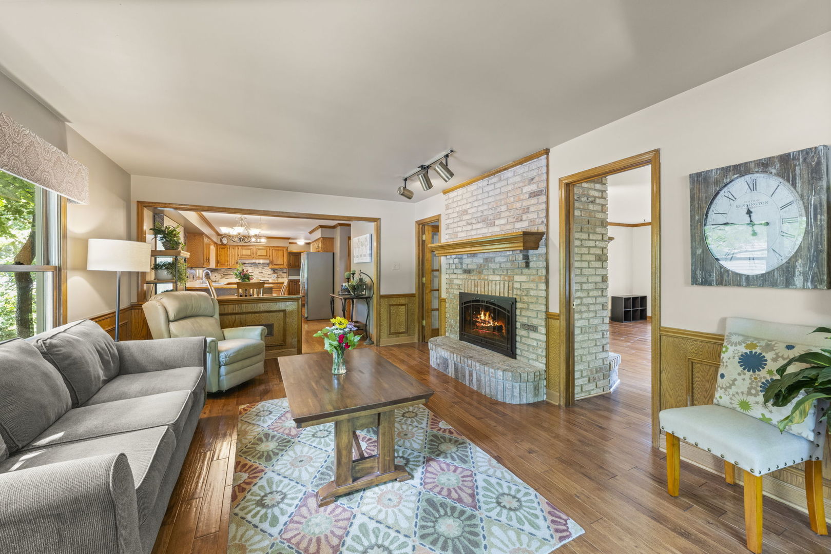 28W041 Greenview Avenue, Warrenville, IL 60555