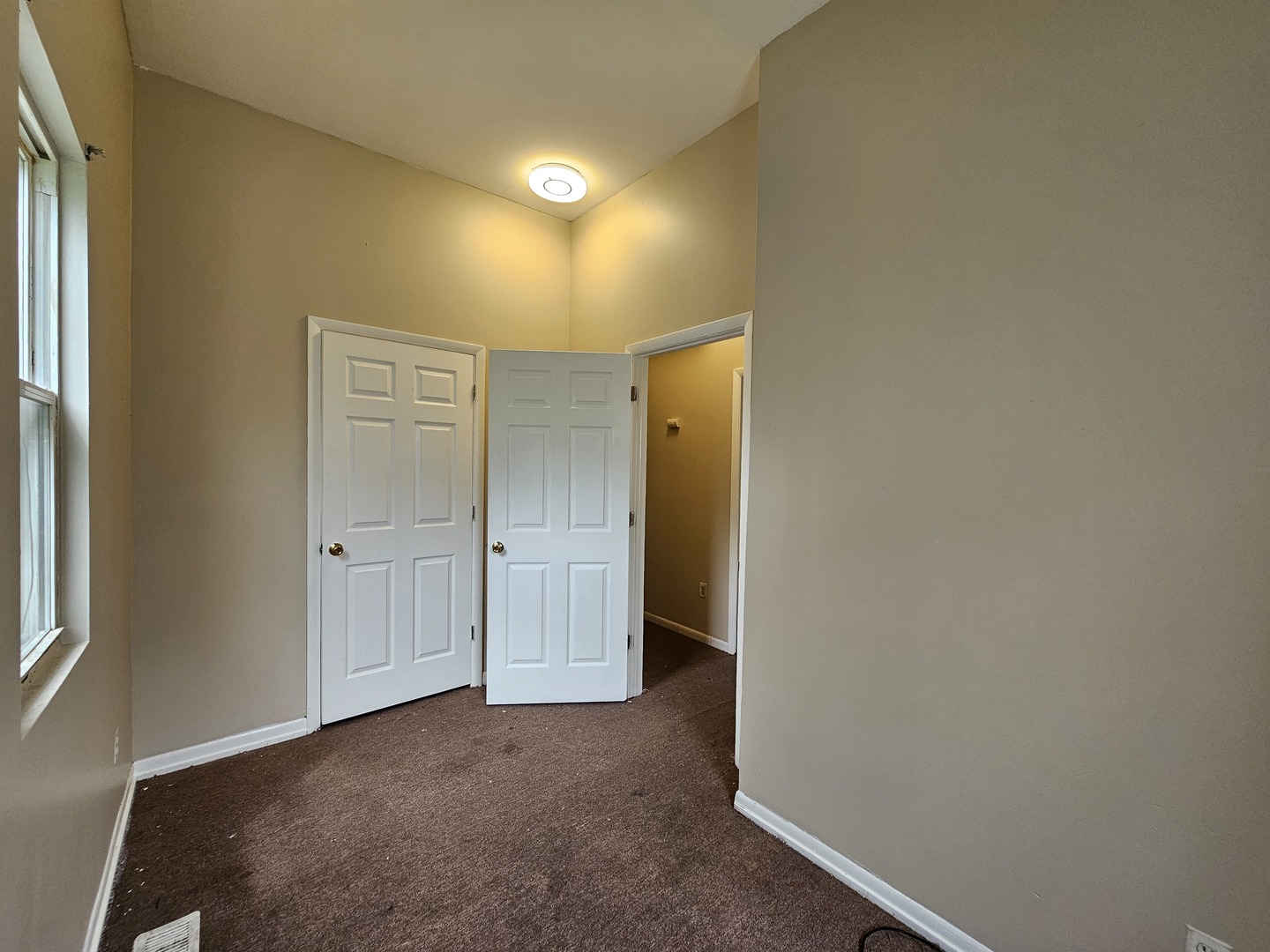 8813 S Buffalo Avenue, Chicago, IL 60617