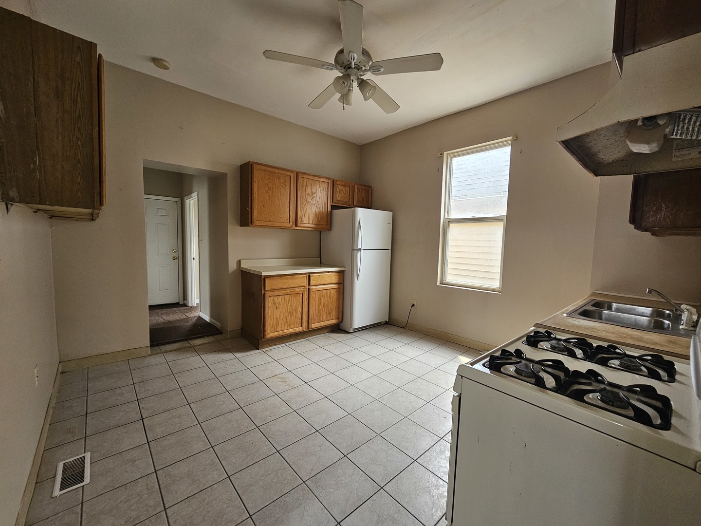 8813 S Buffalo Avenue, Chicago, IL 60617