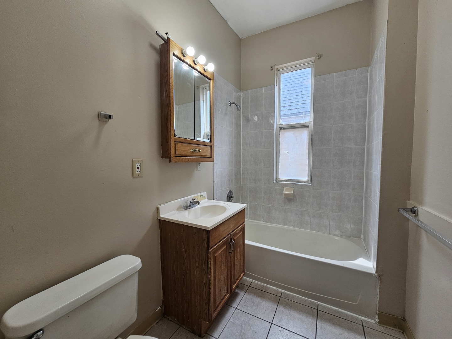 8813 S Buffalo Avenue, Chicago, IL 60617