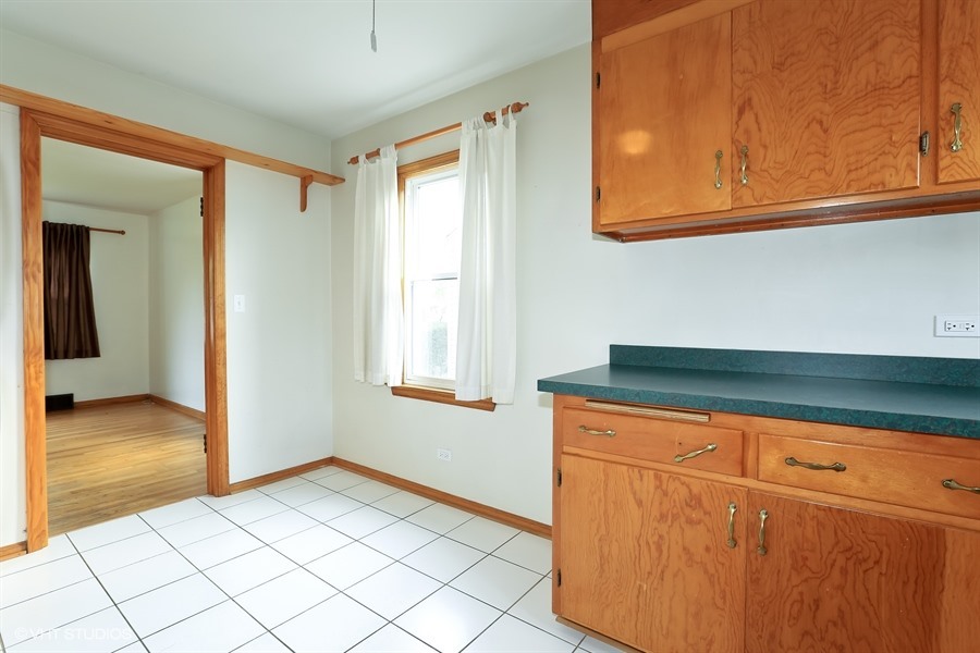 1134 Webster Lane, Des Plaines, IL 60016
