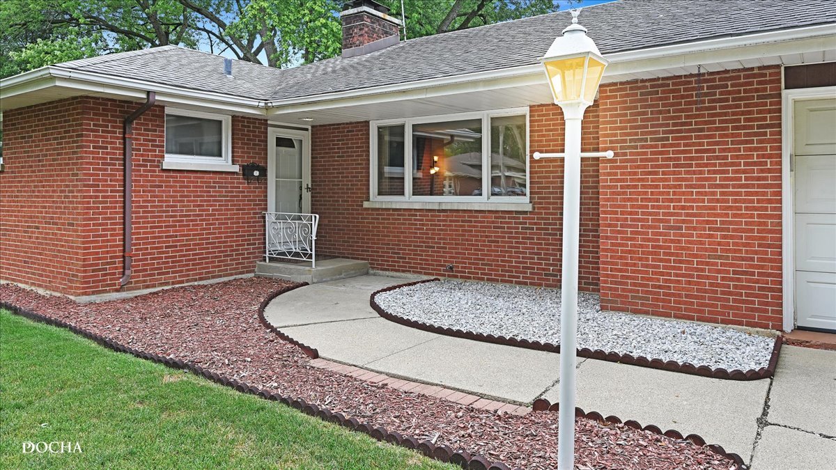1330 Winona Avenue, Aurora, IL 60506