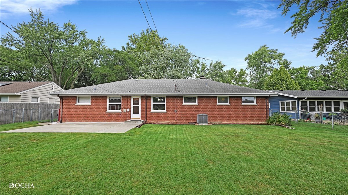 1330 Winona Avenue, Aurora, IL 60506