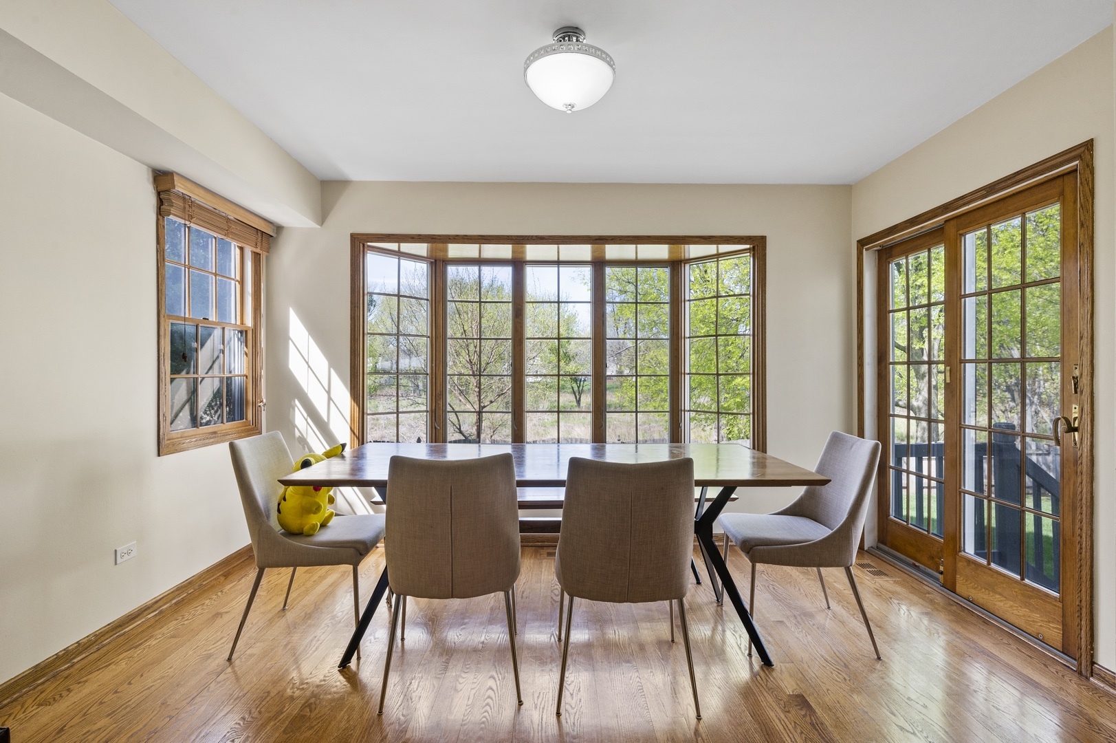 422 New York Lane, Elk Grove Village, IL 60007