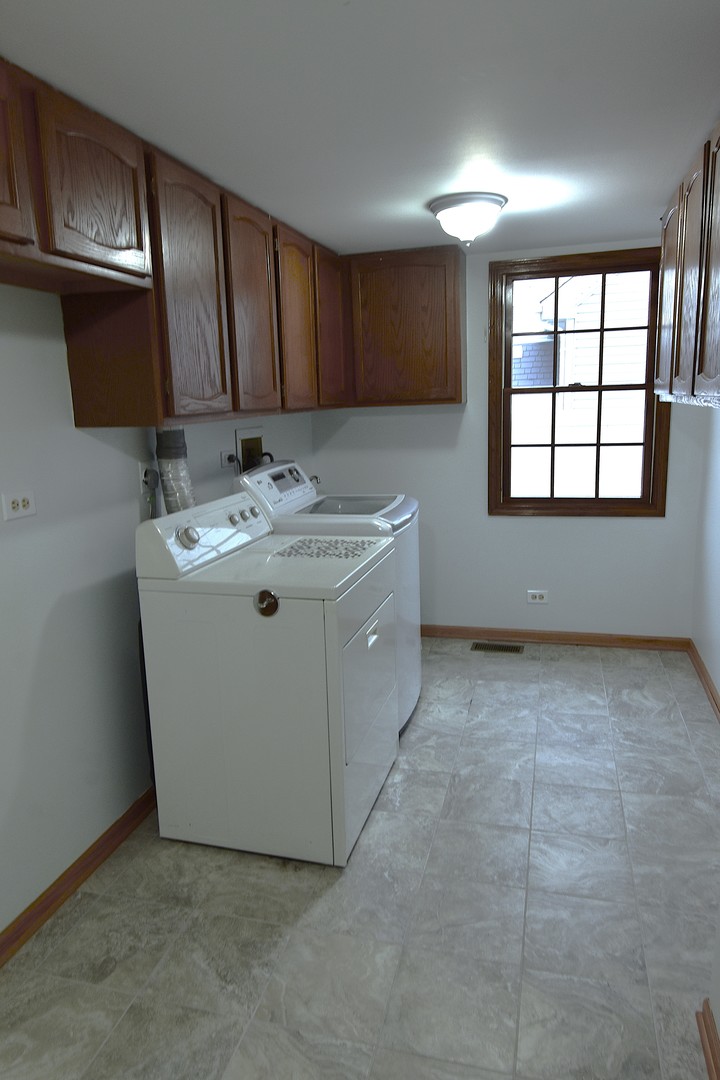 422 New York Lane, Elk Grove Village, IL 60007