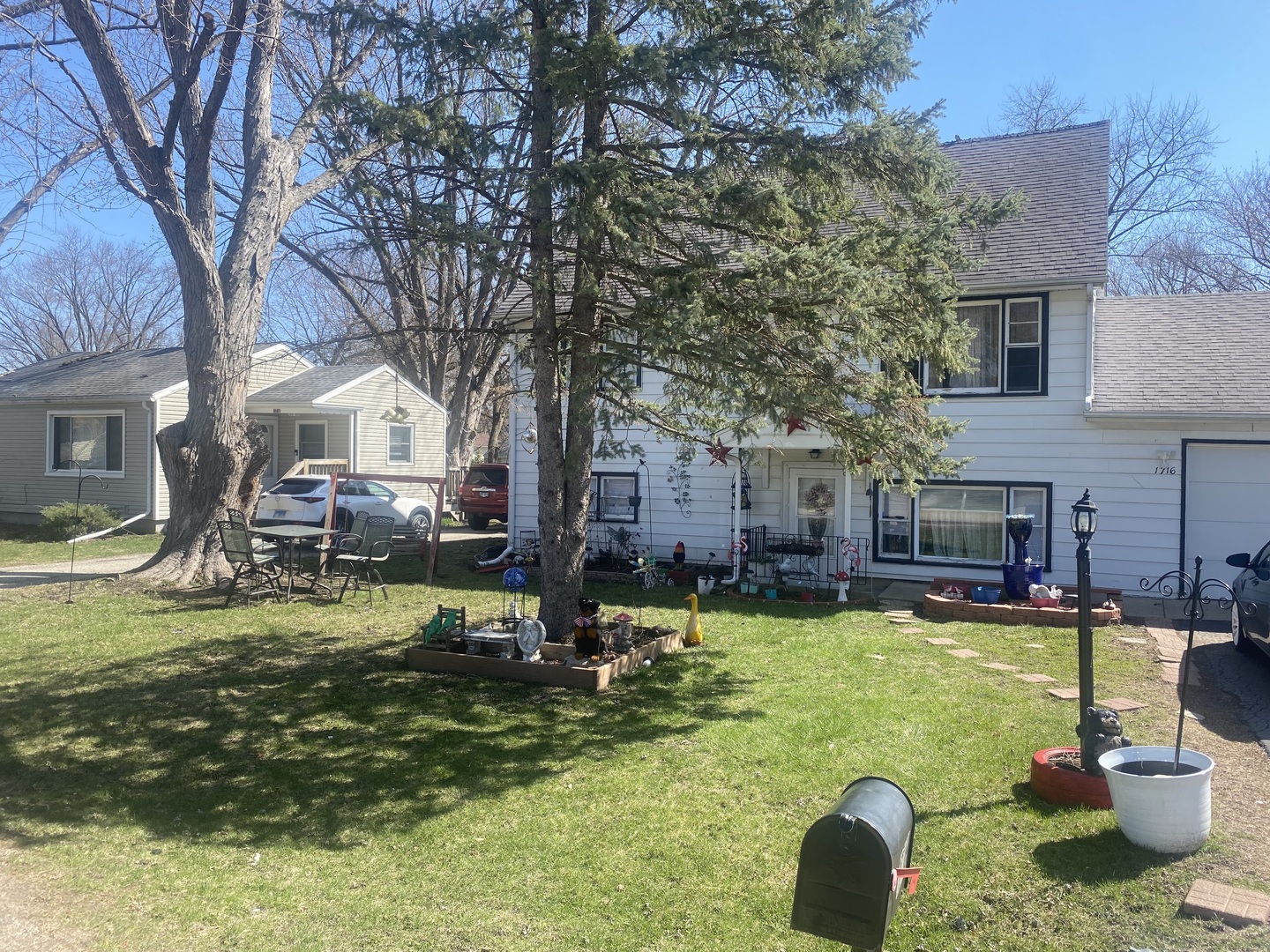 1716 Rogers Avenue, McHenry, IL 60050
