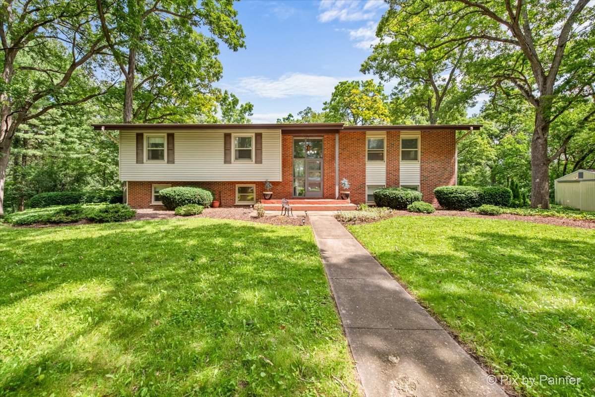 13N415 Burlington Road, Hampshire, IL 60140