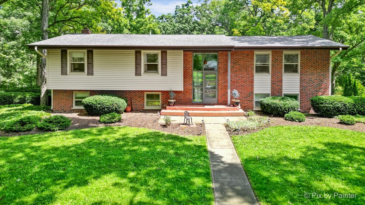 13N415 Burlington Road, Hampshire, IL 60140