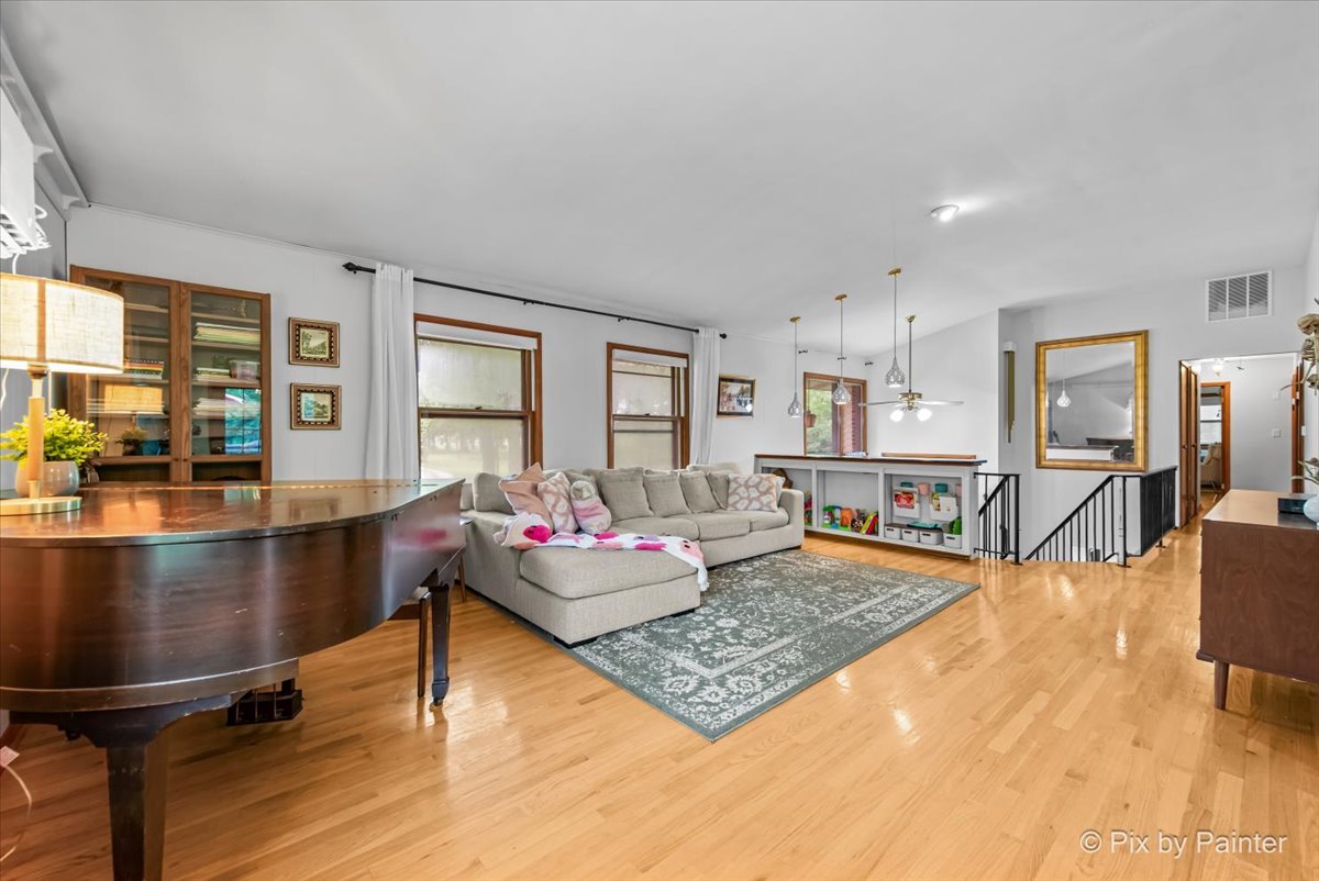 13N415 Burlington Road, Hampshire, IL 60140
