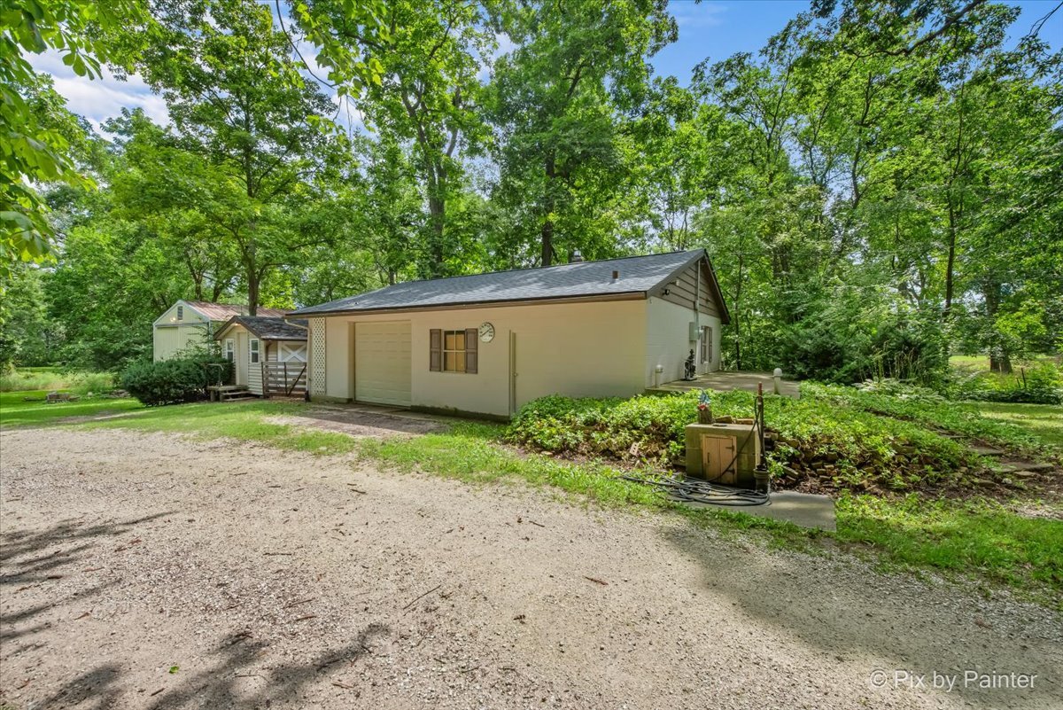 13N415 Burlington Road, Hampshire, IL 60140