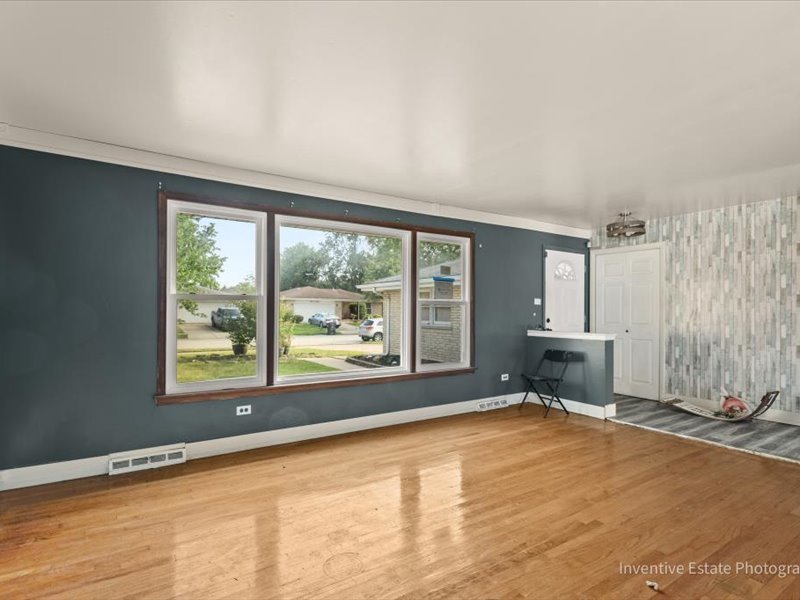 1320 E 169th Place, South Holland, IL 60473