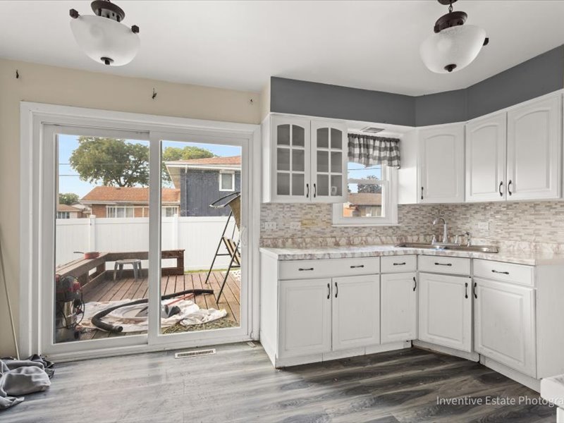1320 E 169th Place, South Holland, IL 60473