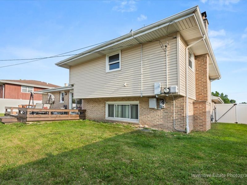 1320 E 169th Place, South Holland, IL 60473